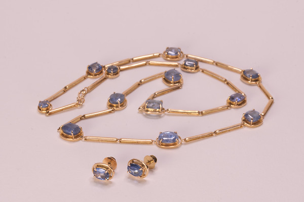 Blue Sapphire Necklace and Earrings in 18 K