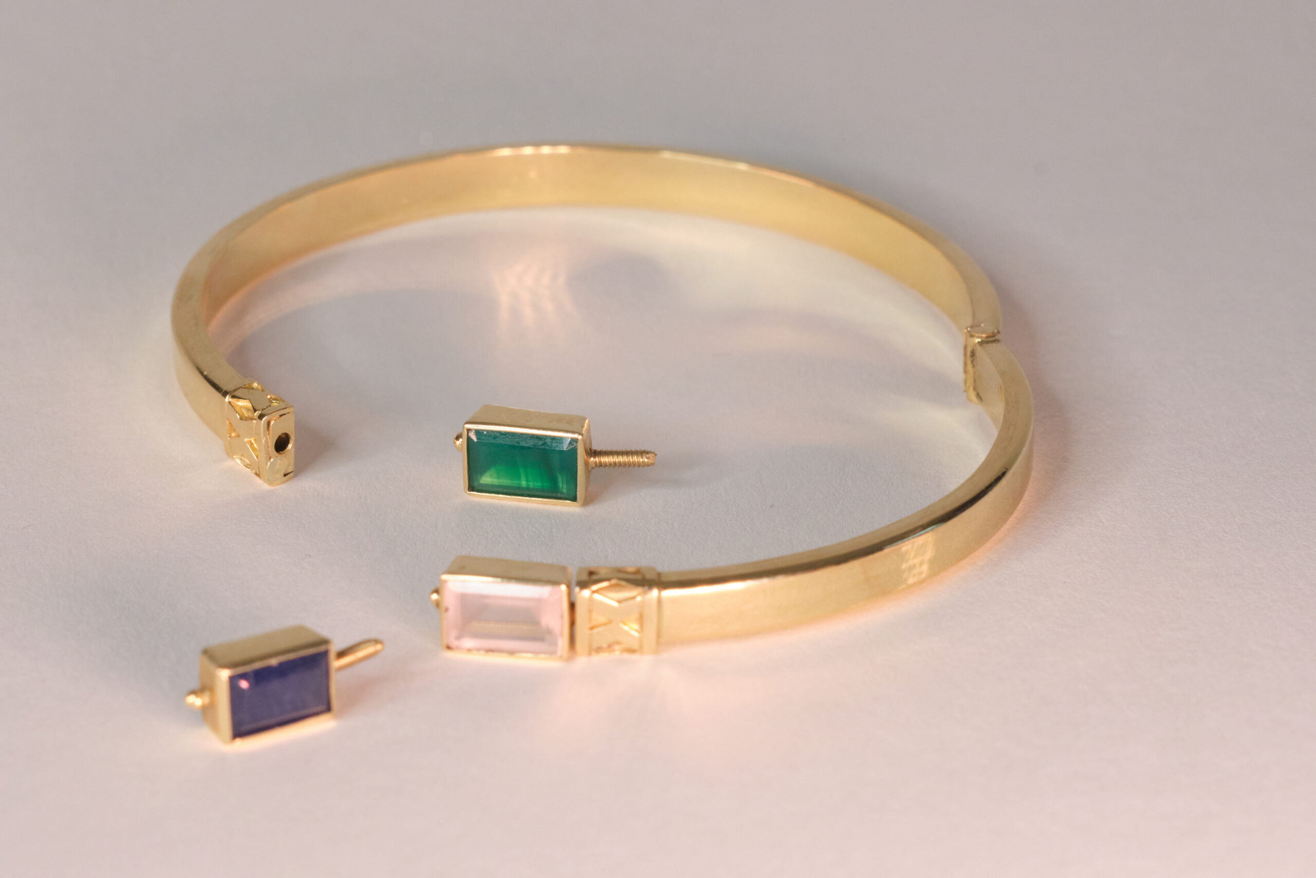 18K Ba18K Bracelet with Interchangeable Lock ngle with Interchangeable stones